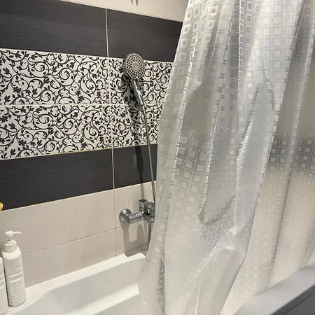 Апартаменти Cozy Ernesta 90m In The Centre - Three With Balcony