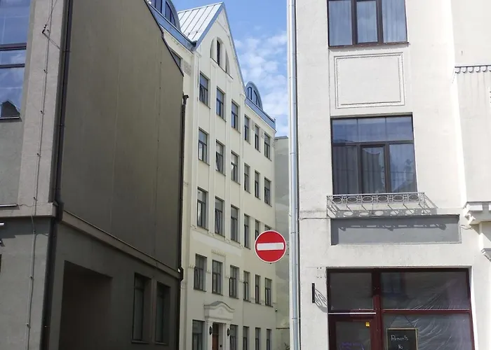 Cozy Ernesta 90m In The Centre - Three With Balcony Dzīvoklis Riga