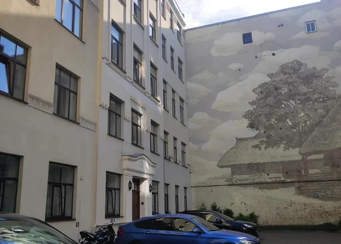 Dzīvoklis Cozy Ernesta 90m In The Centre - Three With Balcony *