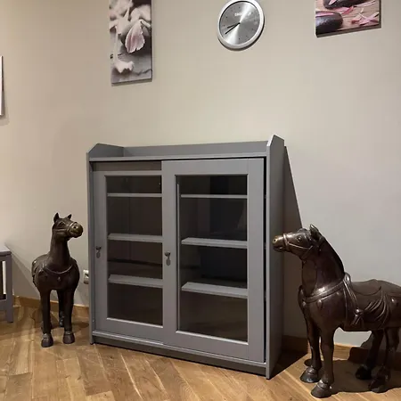 Cozy Ernesta 90m In The Centre - Three With Balcony