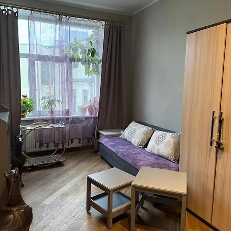 Cozy Ernesta 90m In The Centre - Three With Balcony *