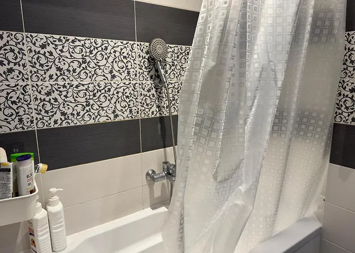 Apartment Cozy Ernesta 90m In The Centre - Three With Balcony