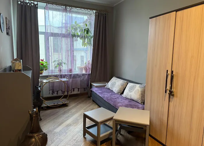 Cozy Ernesta 90m In The Centre - Three With Balcony *