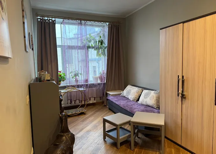 Apartment Cozy Ernesta 90m In The Centre - Three With Balcony